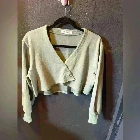 Women’s 4th & Reckless Sage Green Kennedy Button Up Crop Sweater Large - Picture 1 of 4